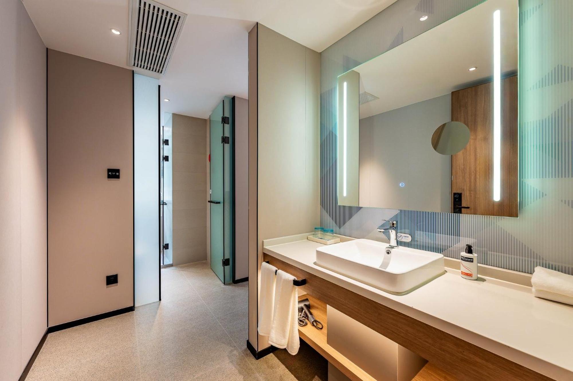 Holiday Inn Express Shanghai Jing'An Temple By Ihg מראה חיצוני תמונה