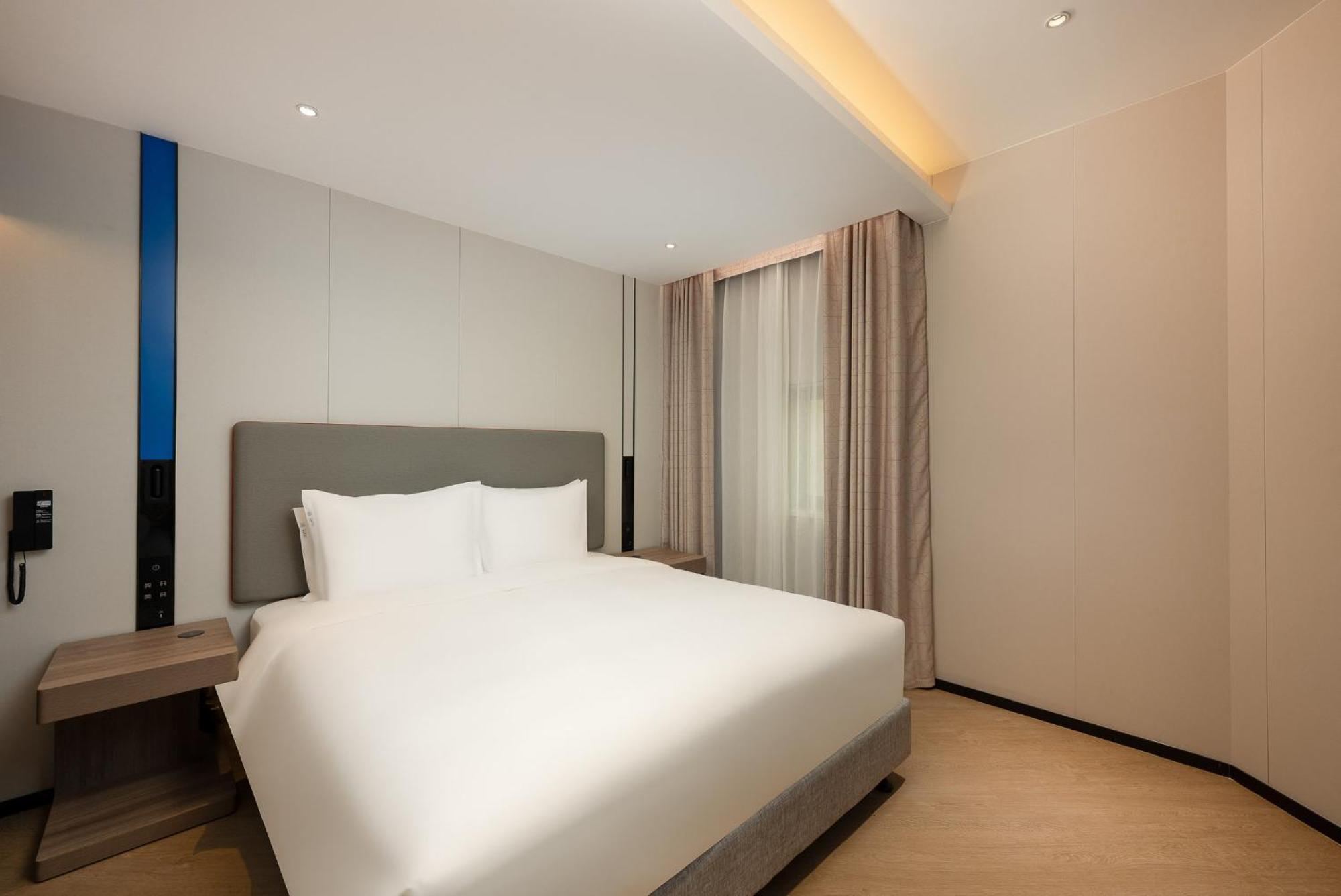 Holiday Inn Express Shanghai Jing'An Temple By Ihg מראה חיצוני תמונה