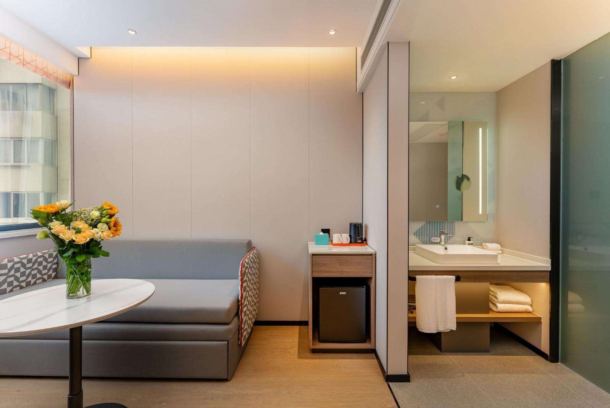 Holiday Inn Express Shanghai Jing'An Temple By Ihg מראה חיצוני תמונה