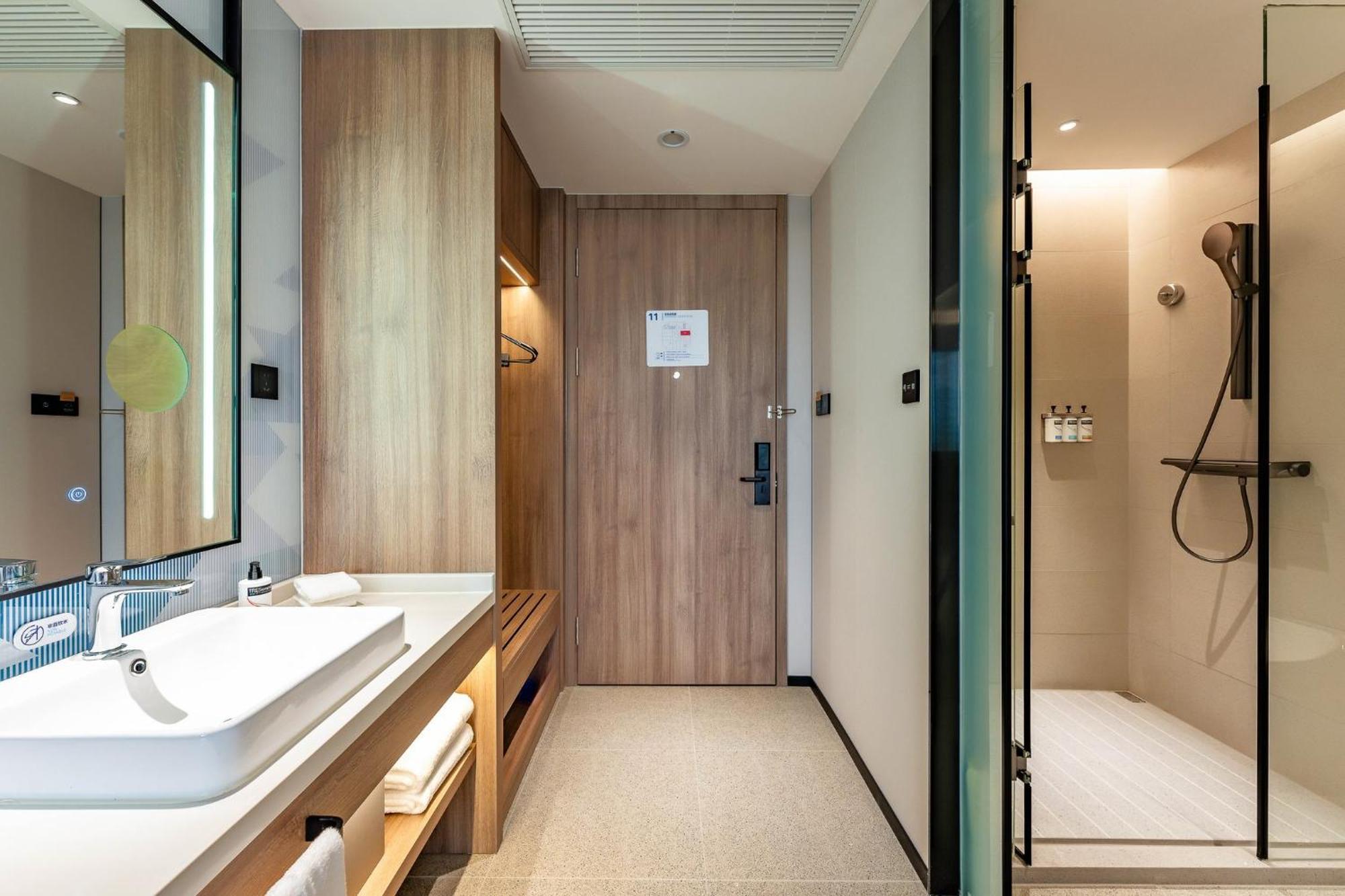 Holiday Inn Express Shanghai Jing'An Temple By Ihg מראה חיצוני תמונה