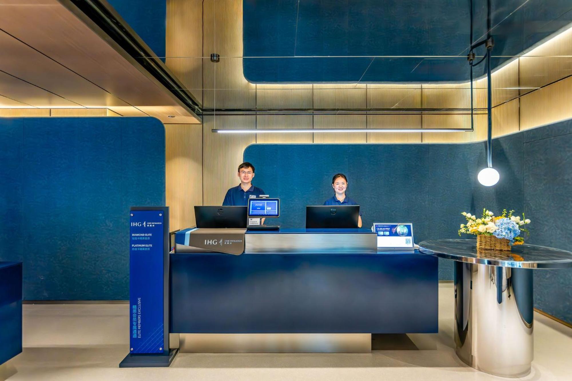 Holiday Inn Express Shanghai Jing'An Temple By Ihg מראה חיצוני תמונה